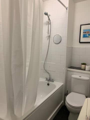 Modern One Bedroom Victoria Apartment 伦敦 外观 照片